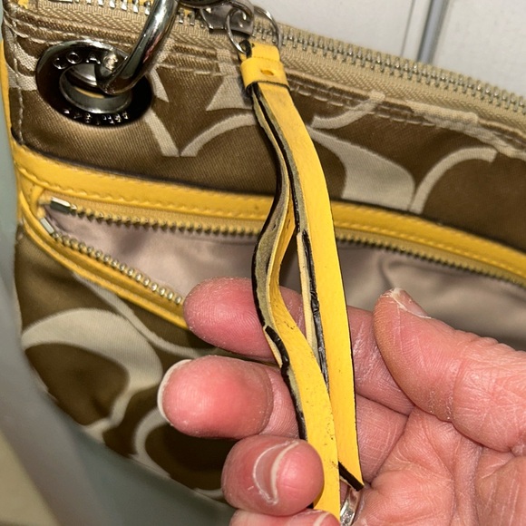 🍍Coach POPPY Tan and Yellow Shoulder/Crossbody bag. EUC - Picture 8 of 13